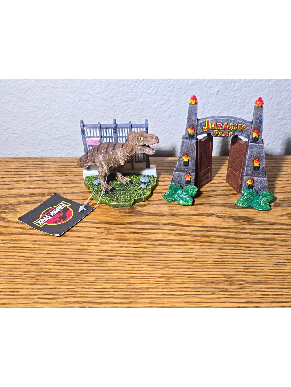Jurassic Park T-Rex Paddock & Entrance Gate Mini Figures Universal Amblin Set